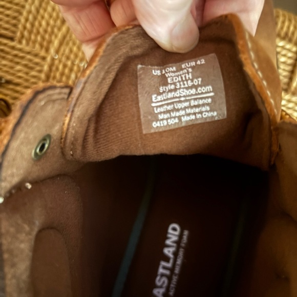 Eastland “Edith” boots. Never worn. Size 10 - Picture 3 of 3